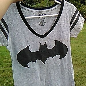 Batman Graphic v neck tee short sleeves